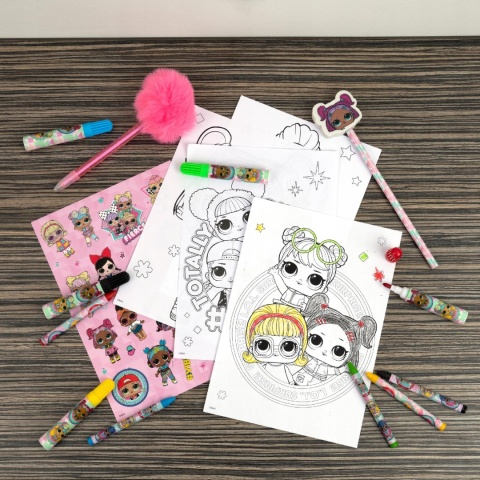 Plecak-z-kredkami-LOL