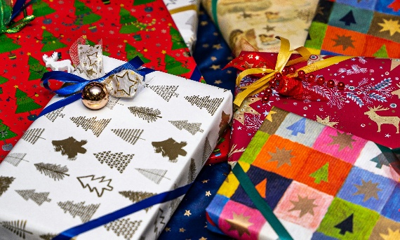 Co kupić dziecku na Mikołaja? Bajkowe ubrania i akcesoria, które wywołają uśmiech